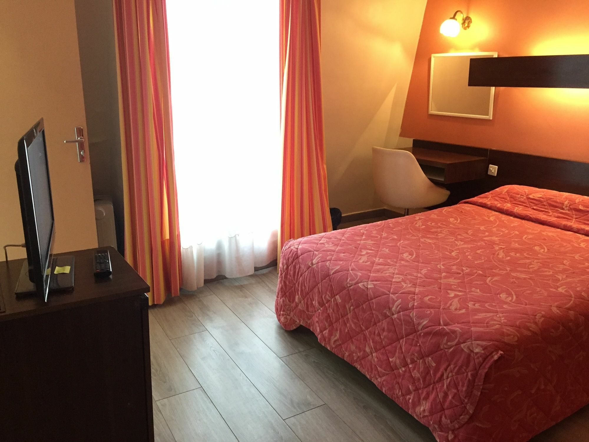 Hotel Des Pyrenees - Entre Bastille Et Nation Παρίσι Εξωτερικό φωτογραφία